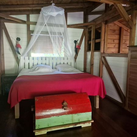 Les Bananes Vertes Ecolodges Saint Claude Bagian luar foto