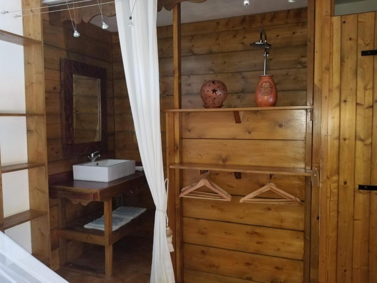 Les Bananes Vertes Ecolodges Saint Claude Bagian luar foto
