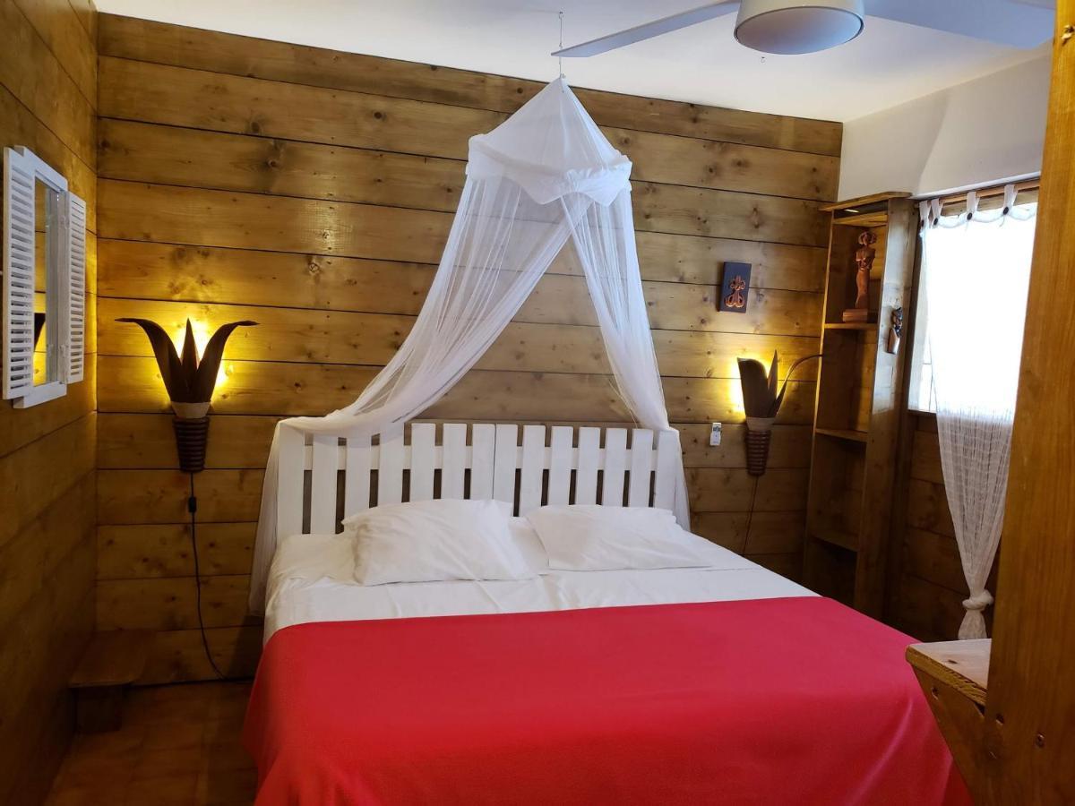 Les Bananes Vertes Ecolodges Saint Claude Bagian luar foto