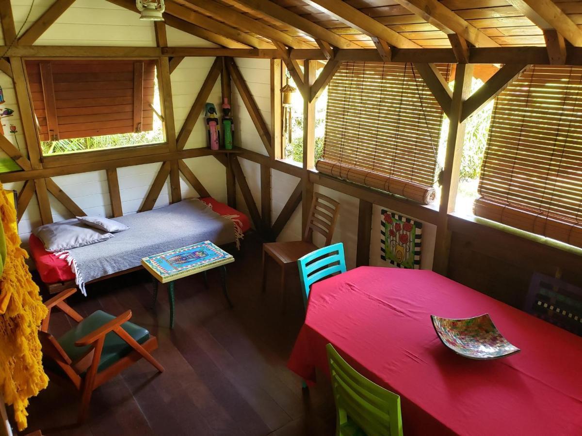Les Bananes Vertes Ecolodges Saint Claude Bagian luar foto