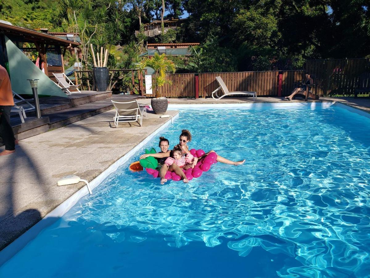 Les Bananes Vertes Ecolodges Saint Claude Bagian luar foto