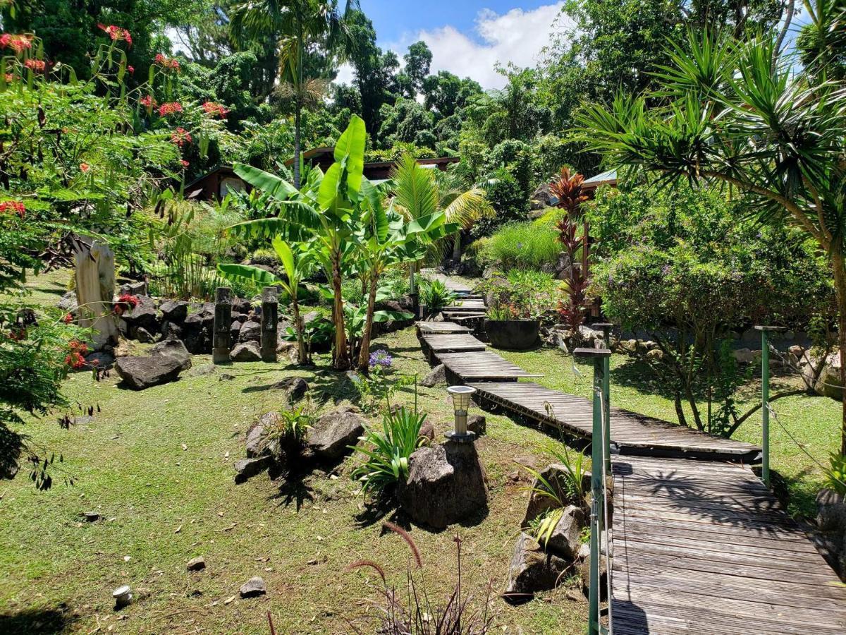 Les Bananes Vertes Ecolodges Saint Claude Bagian luar foto