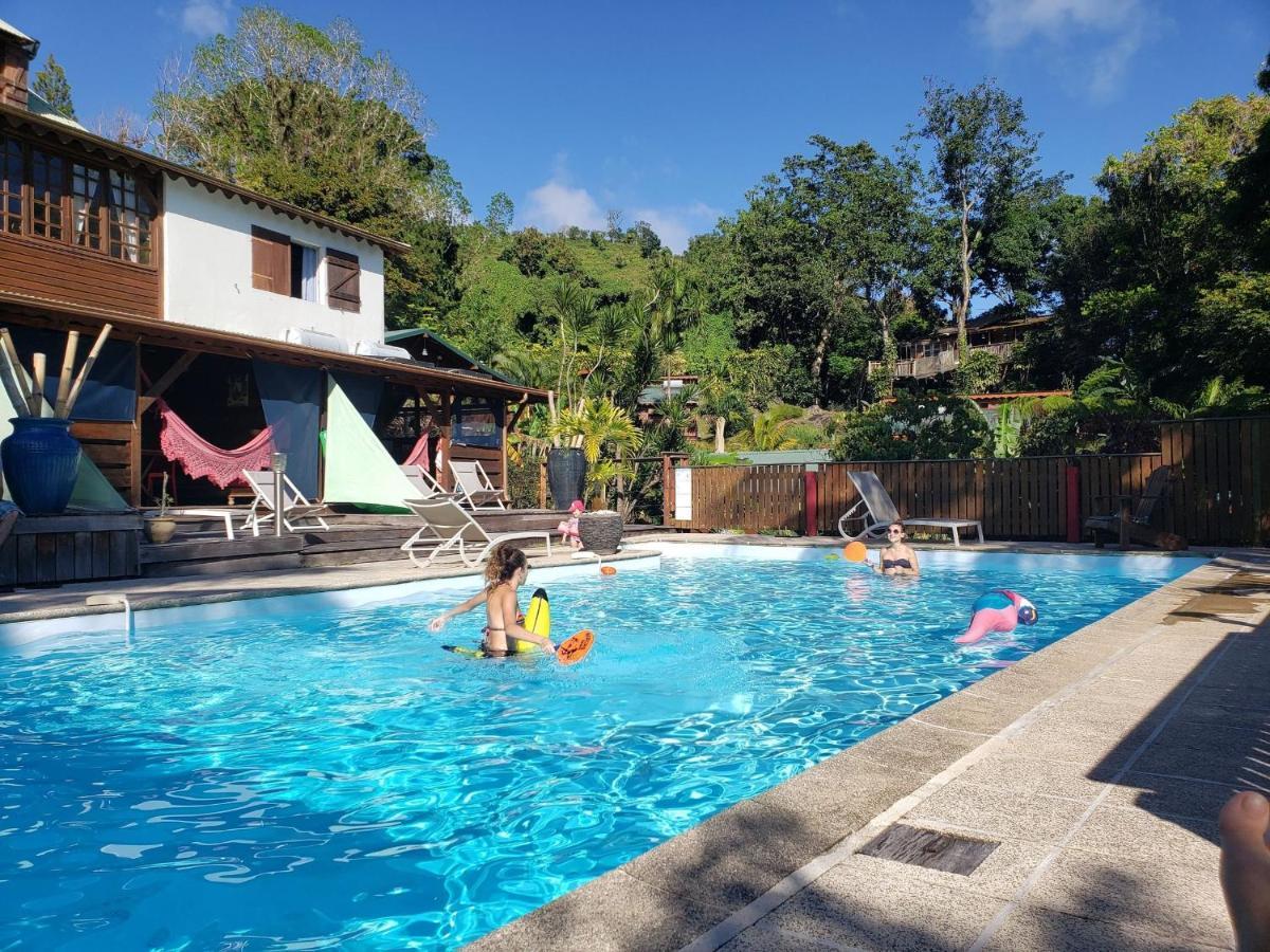 Les Bananes Vertes Ecolodges Saint Claude Bagian luar foto