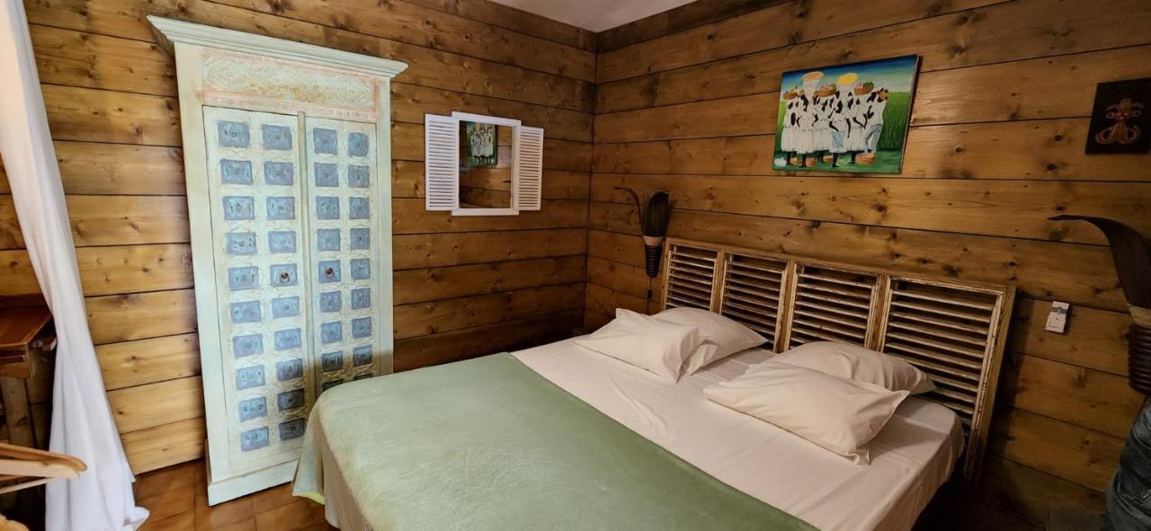 Les Bananes Vertes Ecolodges Saint Claude Bagian luar foto