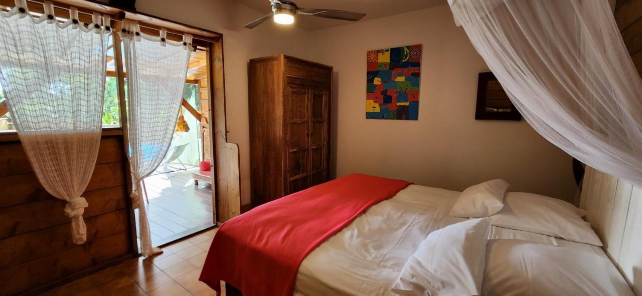 Les Bananes Vertes Ecolodges Saint Claude Bagian luar foto