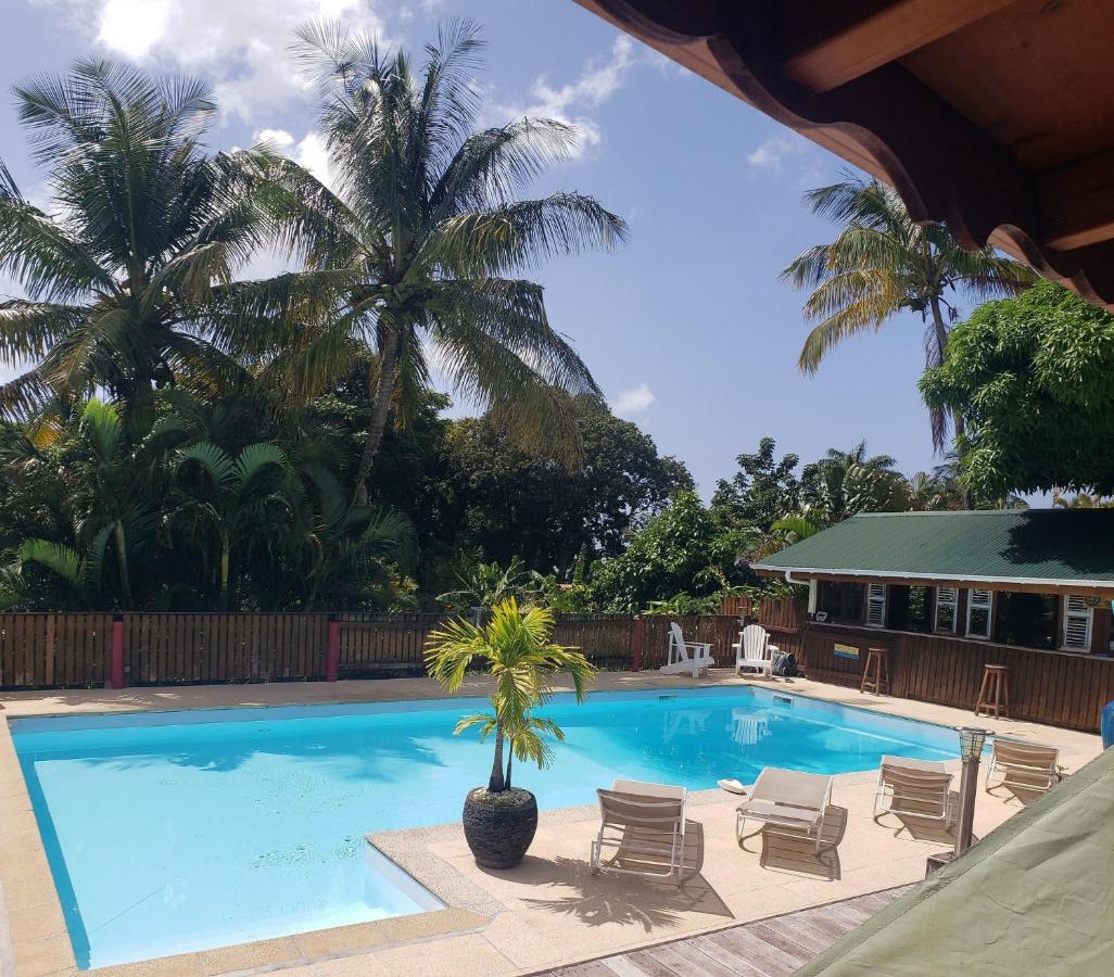 Les Bananes Vertes Ecolodges Saint Claude Bagian luar foto