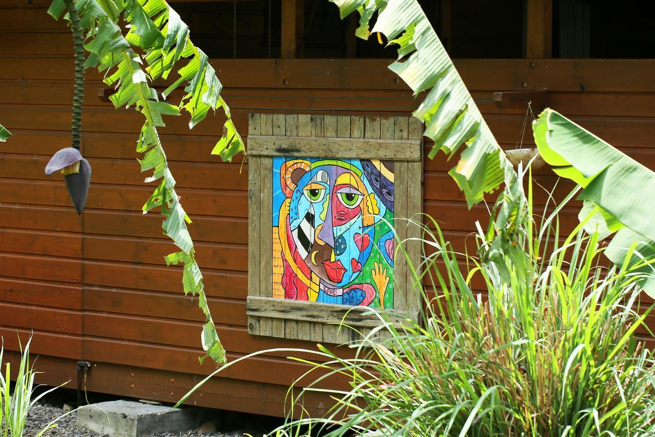 Les Bananes Vertes Ecolodges Saint Claude Bagian luar foto